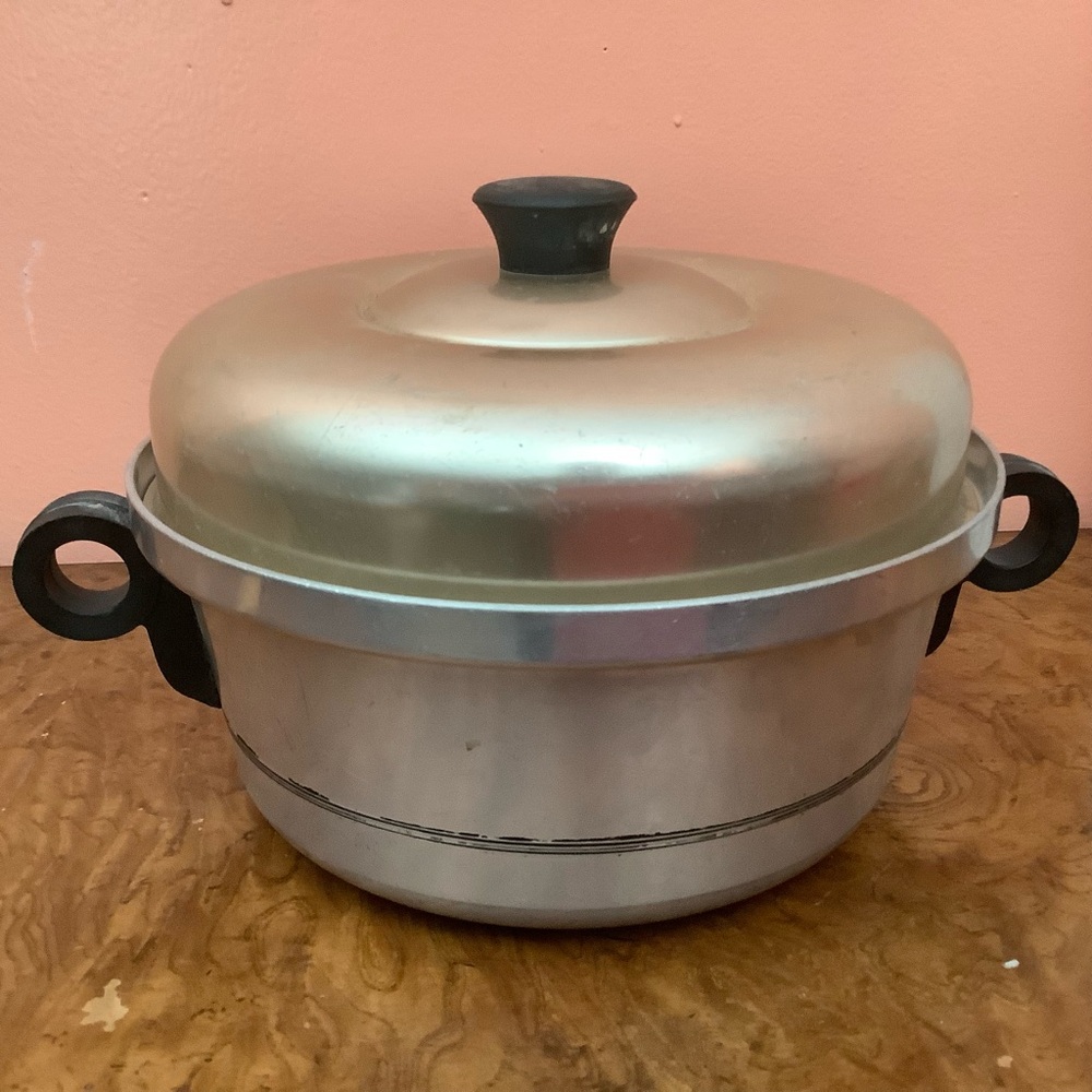 Vintage Regal Ware Aluminum 2.5 Quart Stock Pot With Light Gold Colored Lid Read